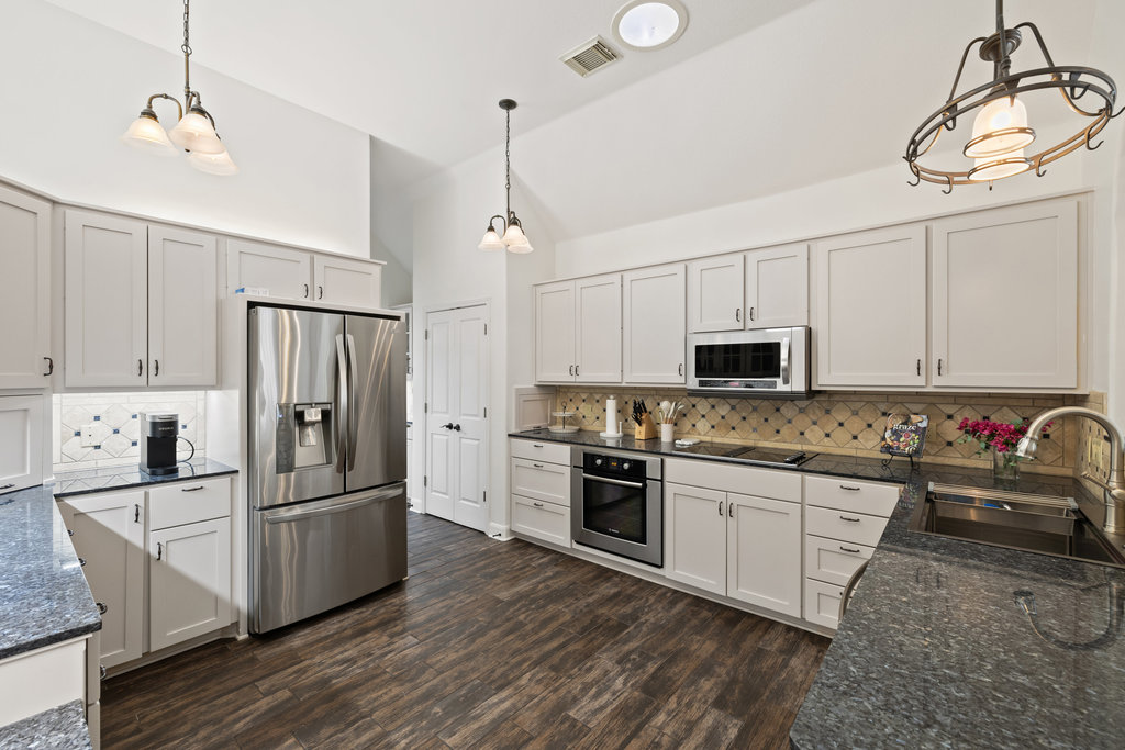 2106 Rue De St Germaine Austin, TX 78746 - Photo 13 of 40