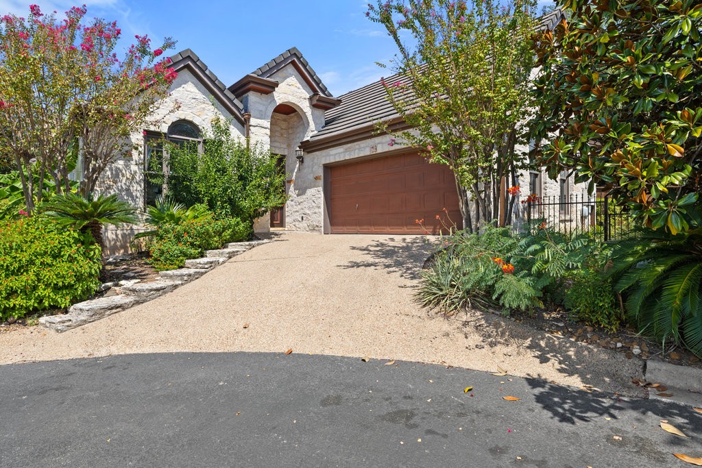 2106 Rue De St Germaine Austin, TX 78746 - Photo 2 of 40