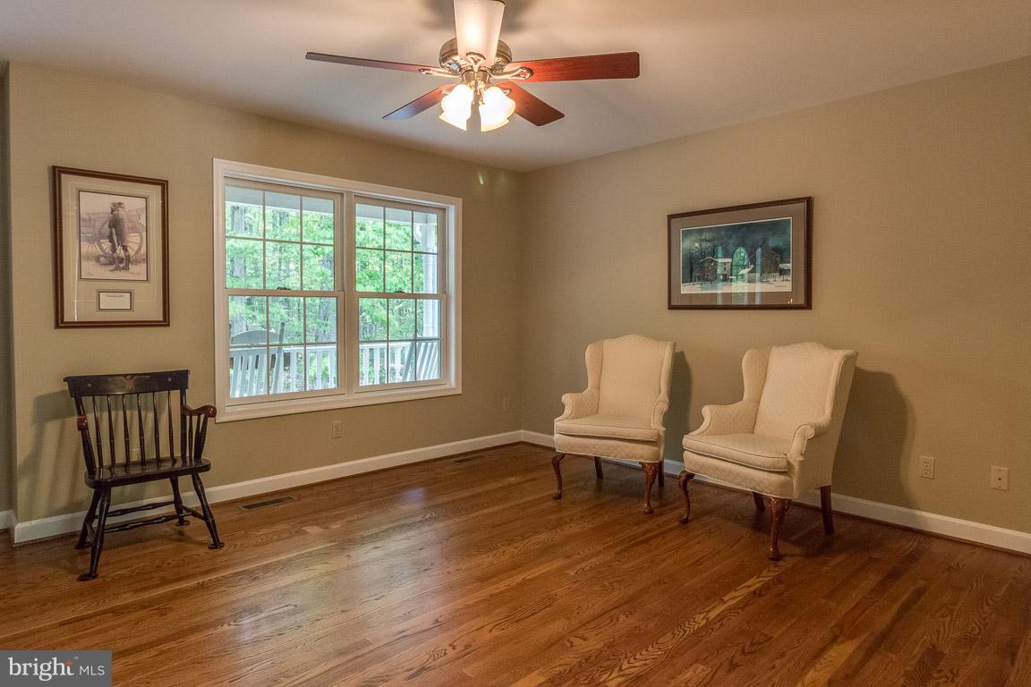 98 Richmond Road Castleton, VA 22716 - Photo 13 of 30 Living Room