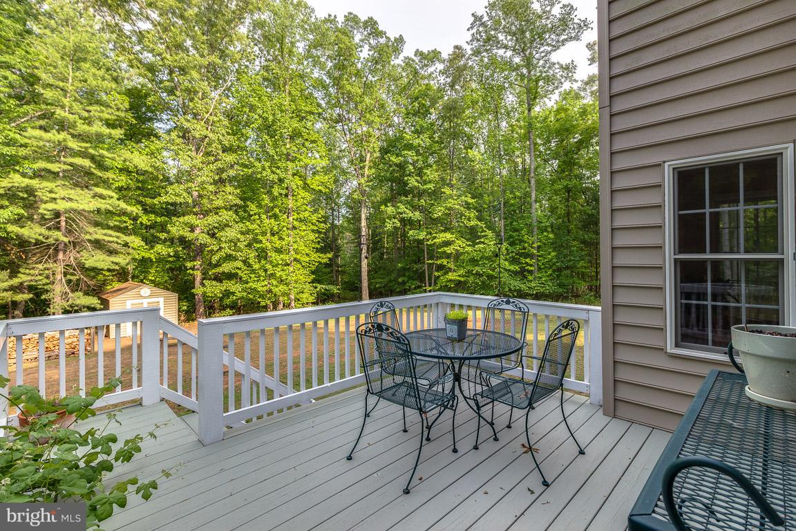 98 Richmond Road Castleton, VA 22716 - Photo 27 of 30 Rear Deck