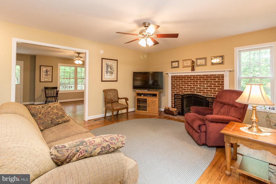98 Richmond Road Castleton, VA 22716 - Photo 3 of 30 Family Room