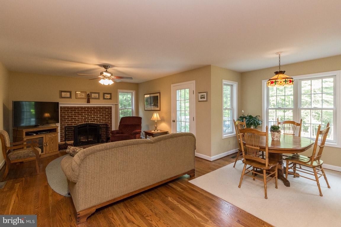 98 Richmond Road Castleton, VA 22716 - Photo 4 of 30 Family Room