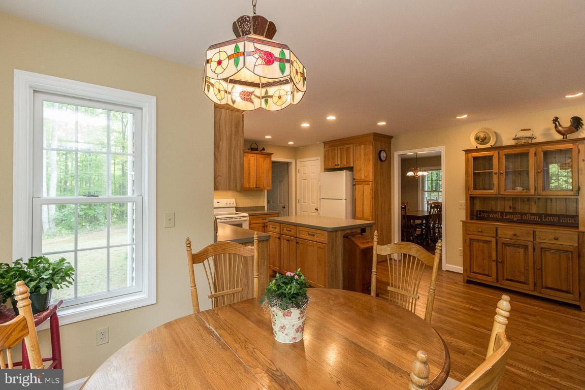 98 Richmond Road Castleton, VA 22716 - Photo 5 of 30 Kitchen
