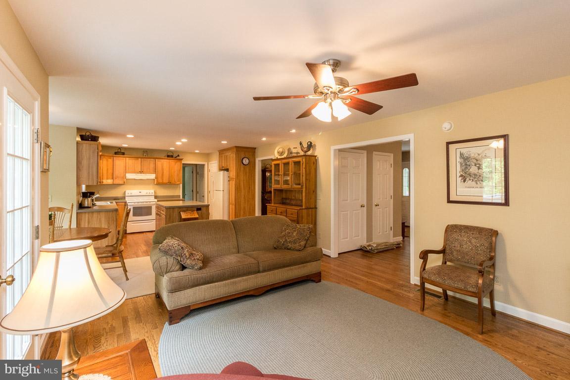 98 Richmond Road Castleton, VA 22716 - Photo 6 of 30 Family Room