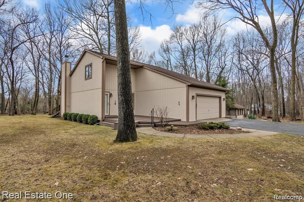 3511 Fenton Road Hartland, MI 48353 - Photo 3 of 47 Immaculate Home On 2.35 Acres