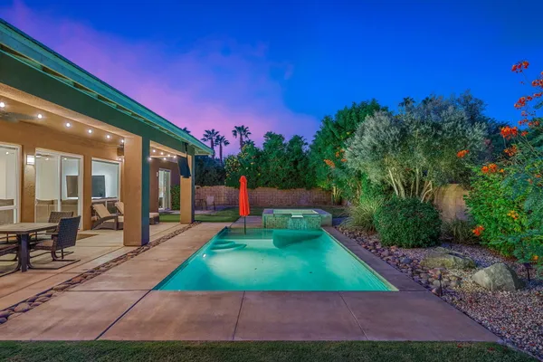 a view of an outdoor space