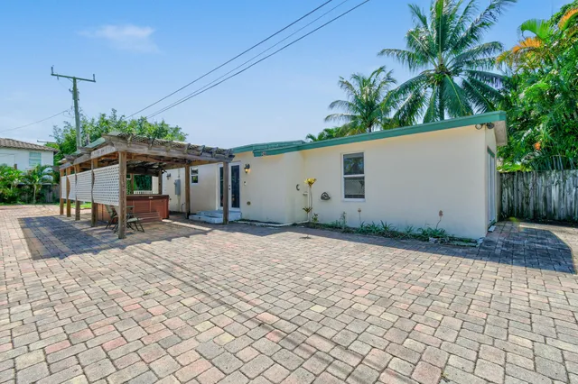 a house view with a outdoor space