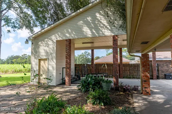 $260,000 | 106 Briarwood Street, Jeanerette, LA 70544