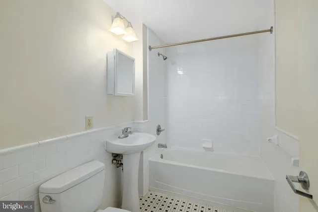 $1,665 | 412 South 13th Street, Unit 408, Philadelphia, PA 19147