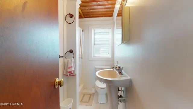 $1,000,000 | 404 East Terminal Boulevard, Atlantic Beach, NC 28512