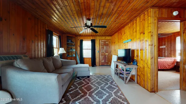 $1,000,000 | 404 East Terminal Boulevard, Atlantic Beach, NC 28512