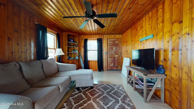 $1,000,000 | 404 East Terminal Boulevard, Atlantic Beach, NC 28512