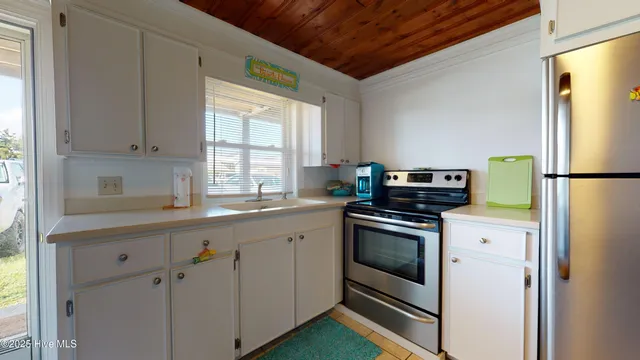 $1,000,000 | 404 East Terminal Boulevard, Atlantic Beach, NC 28512