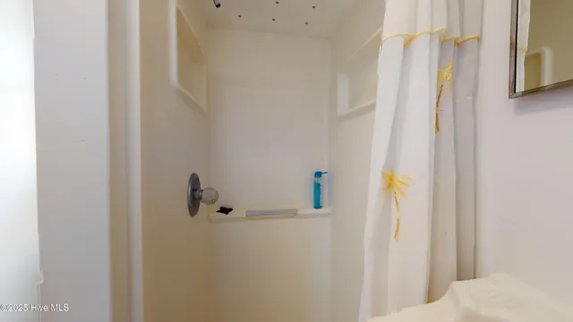 $1,000,000 | 404 East Terminal Boulevard, Atlantic Beach, NC 28512