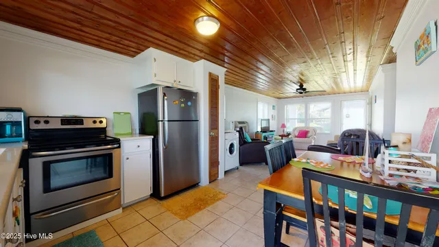 $1,000,000 | 404 East Terminal Boulevard, Atlantic Beach, NC 28512