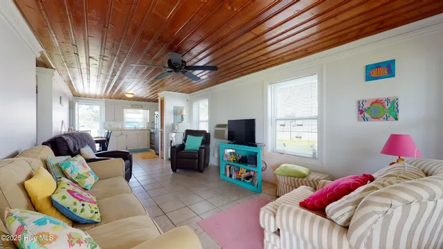 $1,000,000 | 404 East Terminal Boulevard, Atlantic Beach, NC 28512