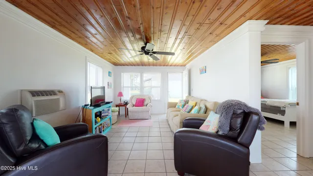 $1,000,000 | 404 East Terminal Boulevard, Atlantic Beach, NC 28512