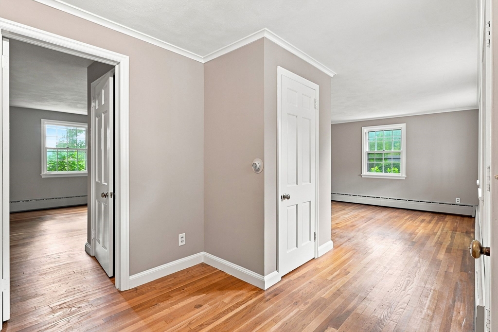 92 Oak Hollow Road Springfield, MA 01128 - Photo 6 of 41 Gallery Image 6
