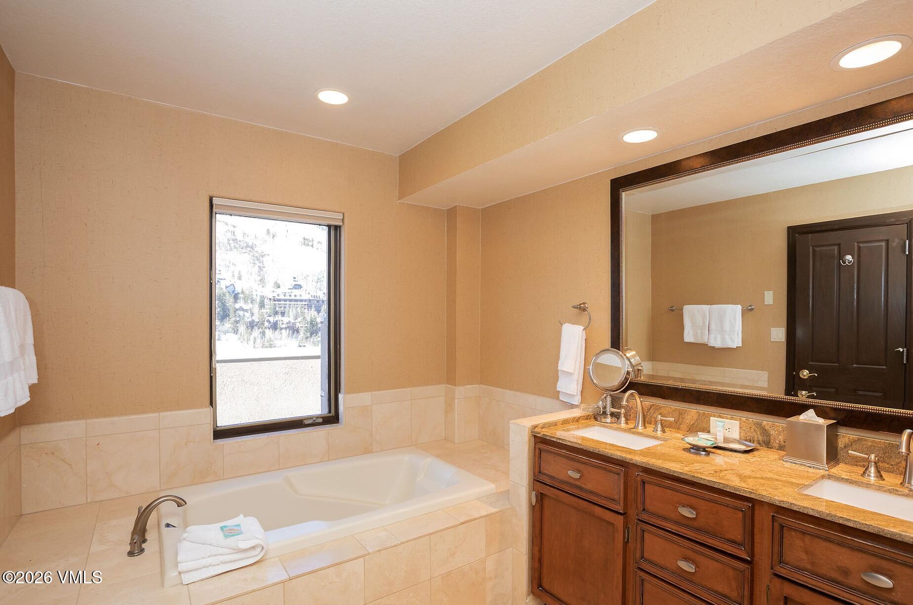 210 Offerson Road, Unit 30936 Beaver Creek, CO 81620 - Photo 35 of 36 0E7A0317-rw (15)