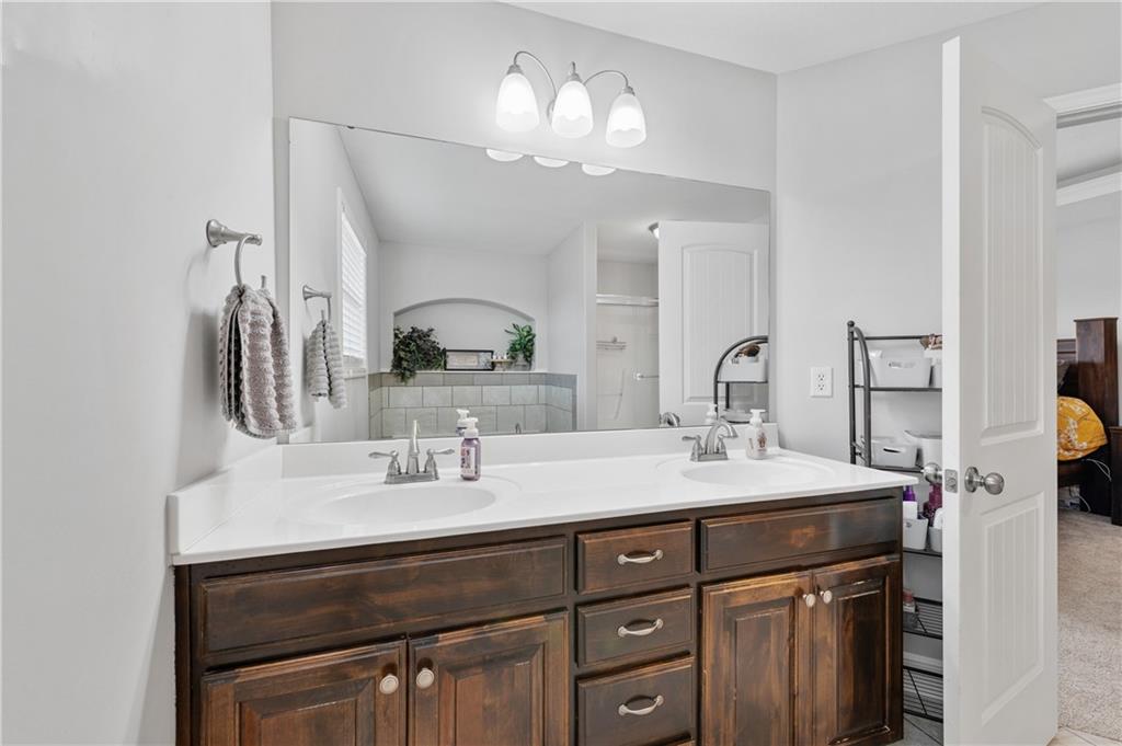 802 154th Circle Basehor, KS 66007 - Photo 17 of 60