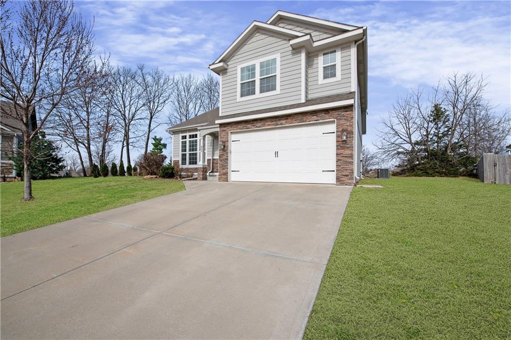 802 154th Circle Basehor, KS 66007 - Photo 3 of 60