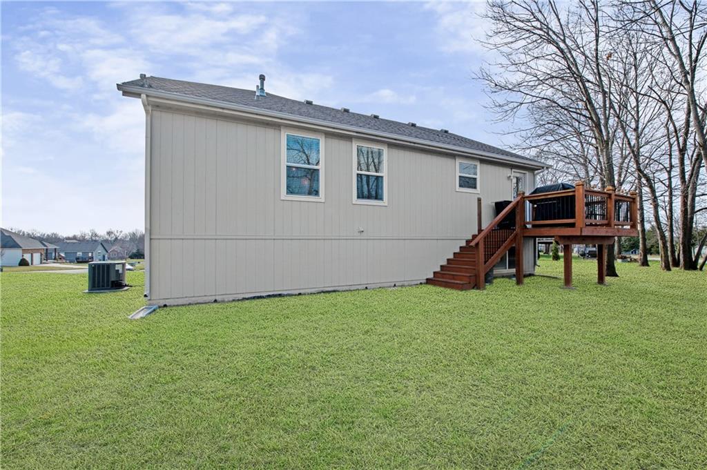 802 154th Circle Basehor, KS 66007 - Photo 35 of 60