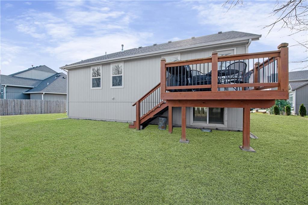 802 154th Circle Basehor, KS 66007 - Photo 36 of 60