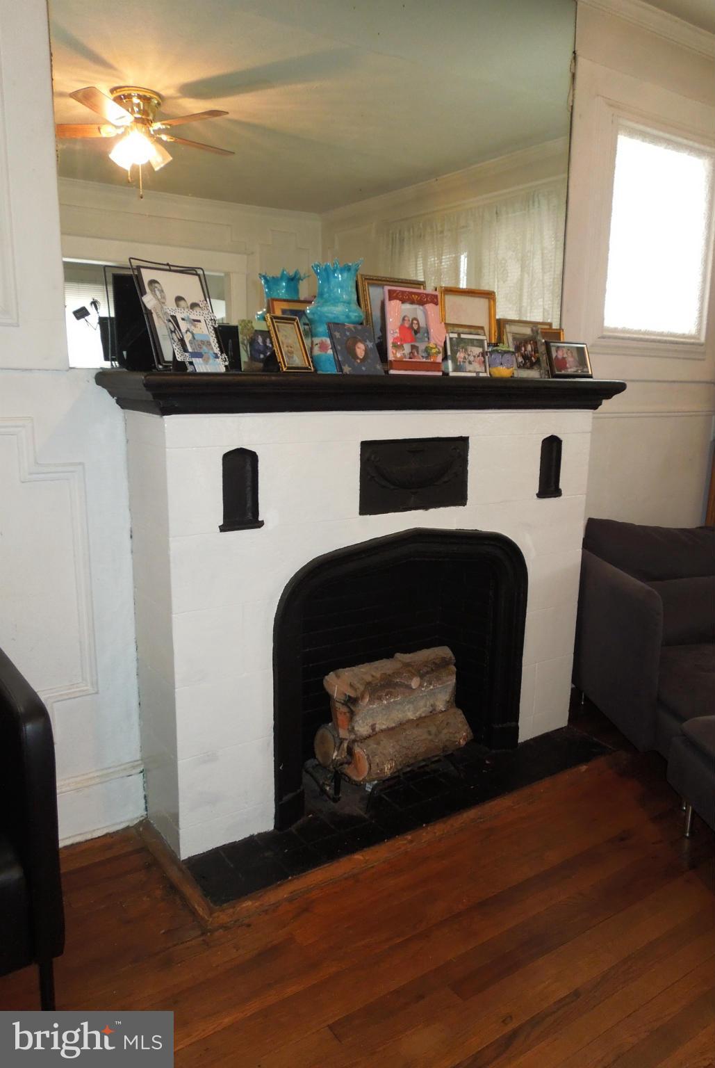 3914 Pinkney Road Baltimore, MD 21215 - Photo 3 of 30 Living Room