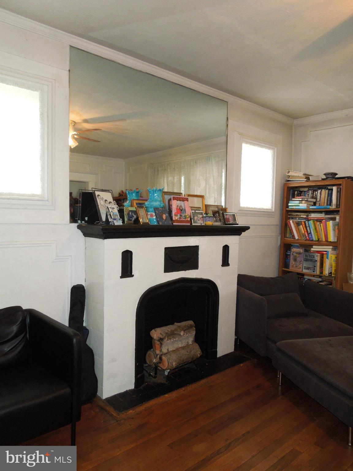 3914 Pinkney Road Baltimore, MD 21215 - Photo 4 of 30 Living Room