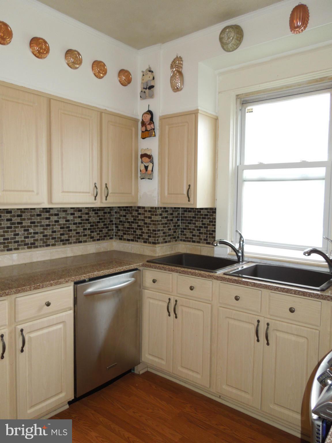 3914 Pinkney Road Baltimore, MD 21215 - Photo 10 of 30 Kitchen