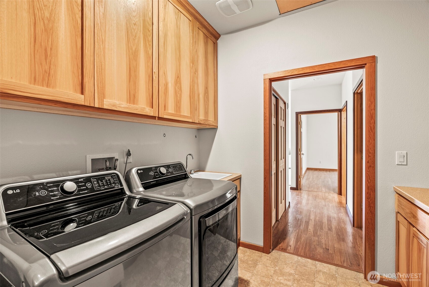 303 Shadow Mountain Road Silverlake, WA 98645 - Photo 24 of 39 a kitchen with a stove and a microwave