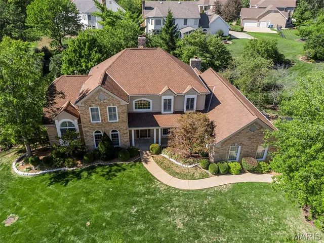 $1,395,000 | 2021 Brook Hill Court, Chesterfield, MO 63017