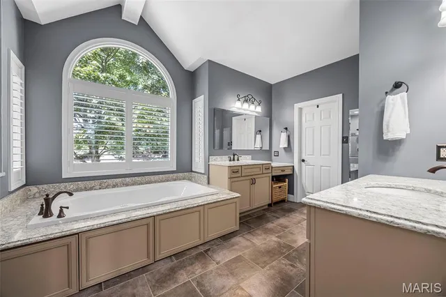 $1,395,000 | 2021 Brook Hill Court, Chesterfield, MO 63017