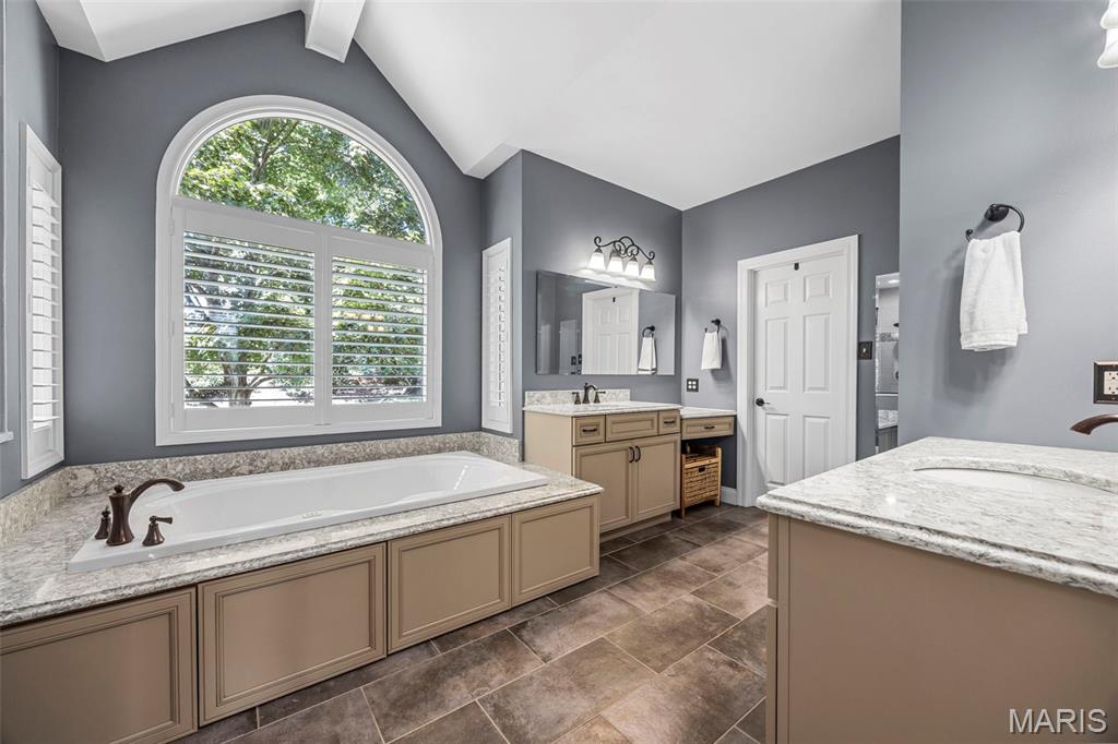 2021 Brook Hill Court Chesterfield, MO 63017 - Photo 16 of 63