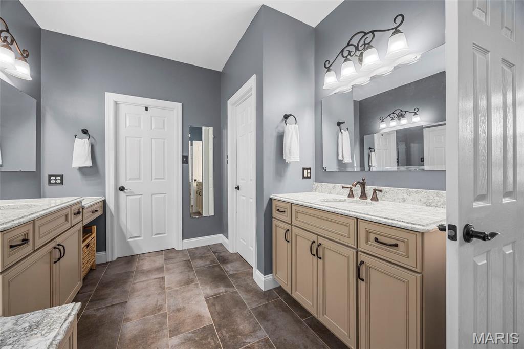 2021 Brook Hill Court Chesterfield, MO 63017 - Photo 17 of 63