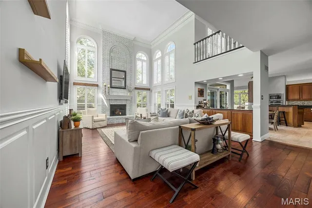 $1,395,000 | 2021 Brook Hill Court, Chesterfield, MO 63017