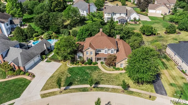 $1,395,000 | 2021 Brook Hill Court, Chesterfield, MO 63017