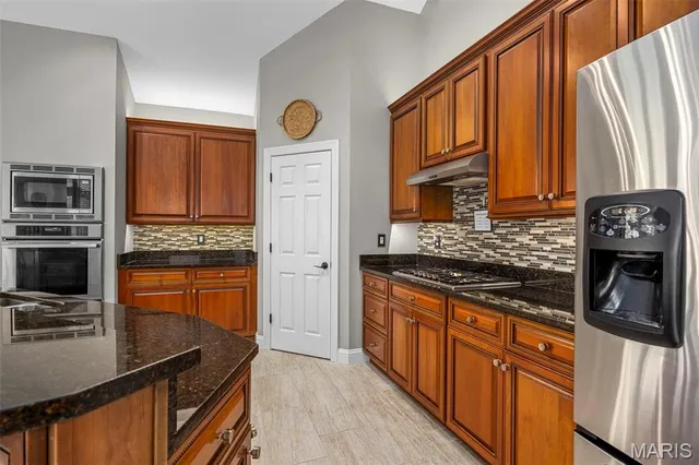 $1,395,000 | 2021 Brook Hill Court, Chesterfield, MO 63017