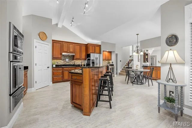 $1,395,000 | 2021 Brook Hill Court, Chesterfield, MO 63017