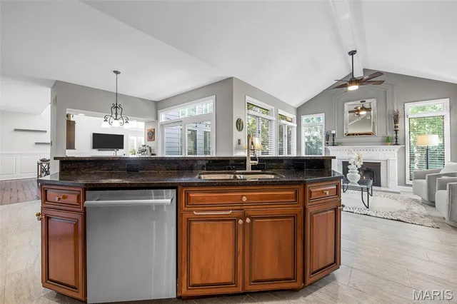 $1,395,000 | 2021 Brook Hill Court, Chesterfield, MO 63017