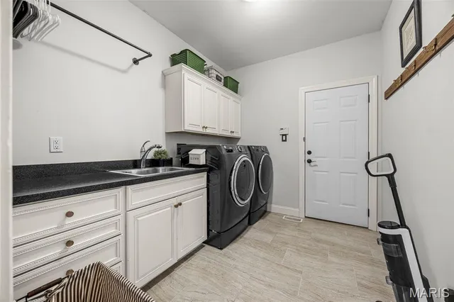 $1,395,000 | 2021 Brook Hill Court, Chesterfield, MO 63017