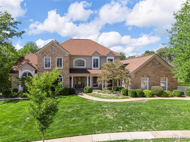 $1,395,000 | 2021 Brook Hill Court, Chesterfield, MO 63017