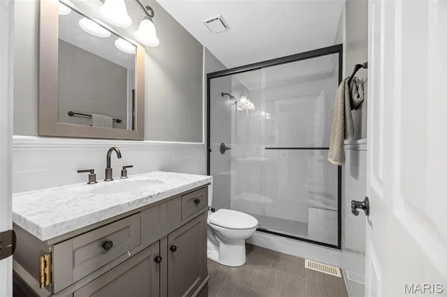 $1,395,000 | 2021 Brook Hill Court, Chesterfield, MO 63017