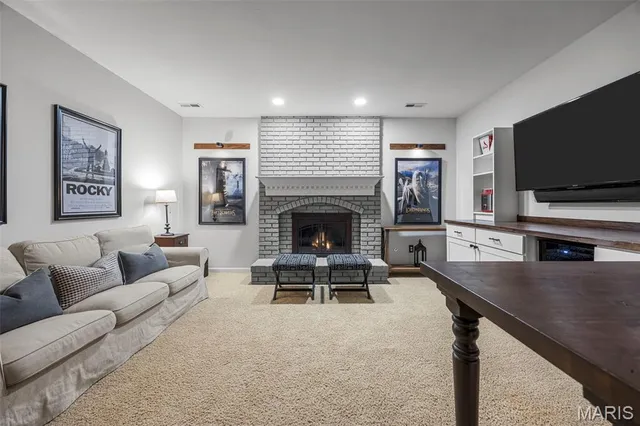 $1,395,000 | 2021 Brook Hill Court, Chesterfield, MO 63017