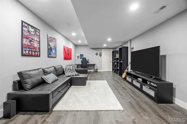 $1,395,000 | 2021 Brook Hill Court, Chesterfield, MO 63017