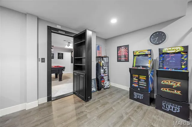 $1,395,000 | 2021 Brook Hill Court, Chesterfield, MO 63017