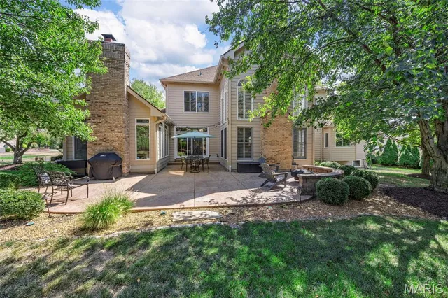 $1,395,000 | 2021 Brook Hill Court, Chesterfield, MO 63017