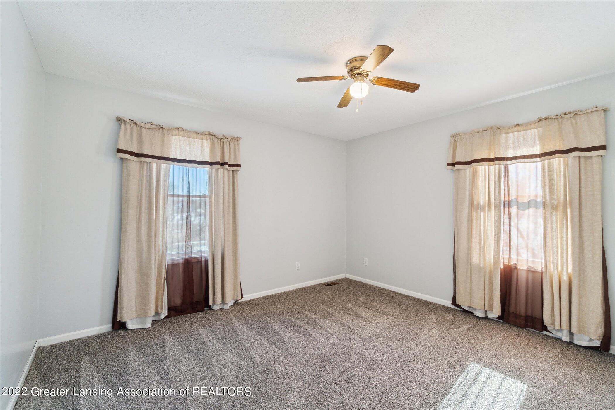 960 Tuttle Road Mason, MI 48854 - Photo 25 of 48 13-960-Tuttle-Rd-Mason-MI-48854-WindowSt