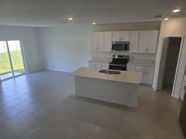 $2,695 | 11962 Brae Way, San Antonio, FL 33576