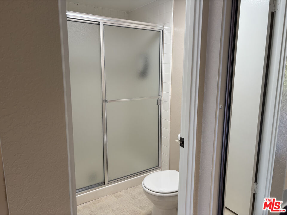 4541 Alla Road, Unit 5 Marina del Rey, CA 90292 - Photo 14 of 31 a bathroom with a granite countertop toilet